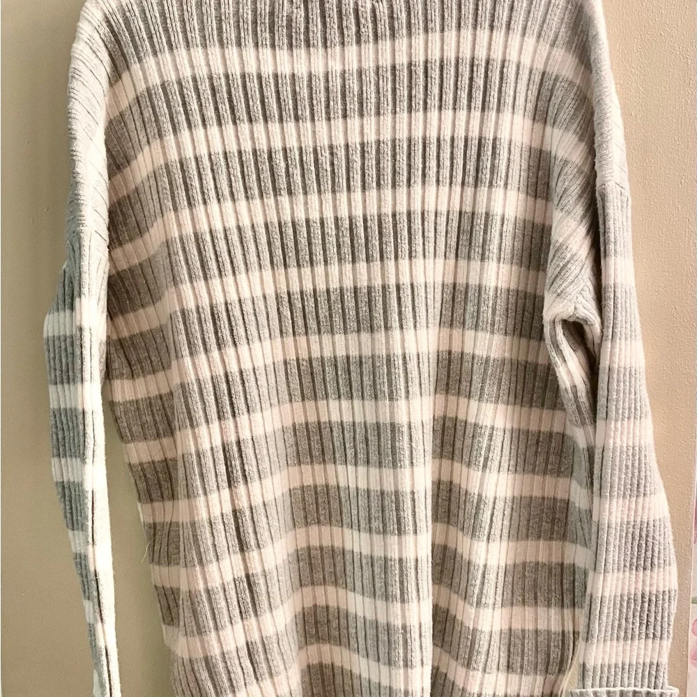 LOFT Gray And White Striped Ribbed Mock Neck Sweater SIZE LARGE GUC!
